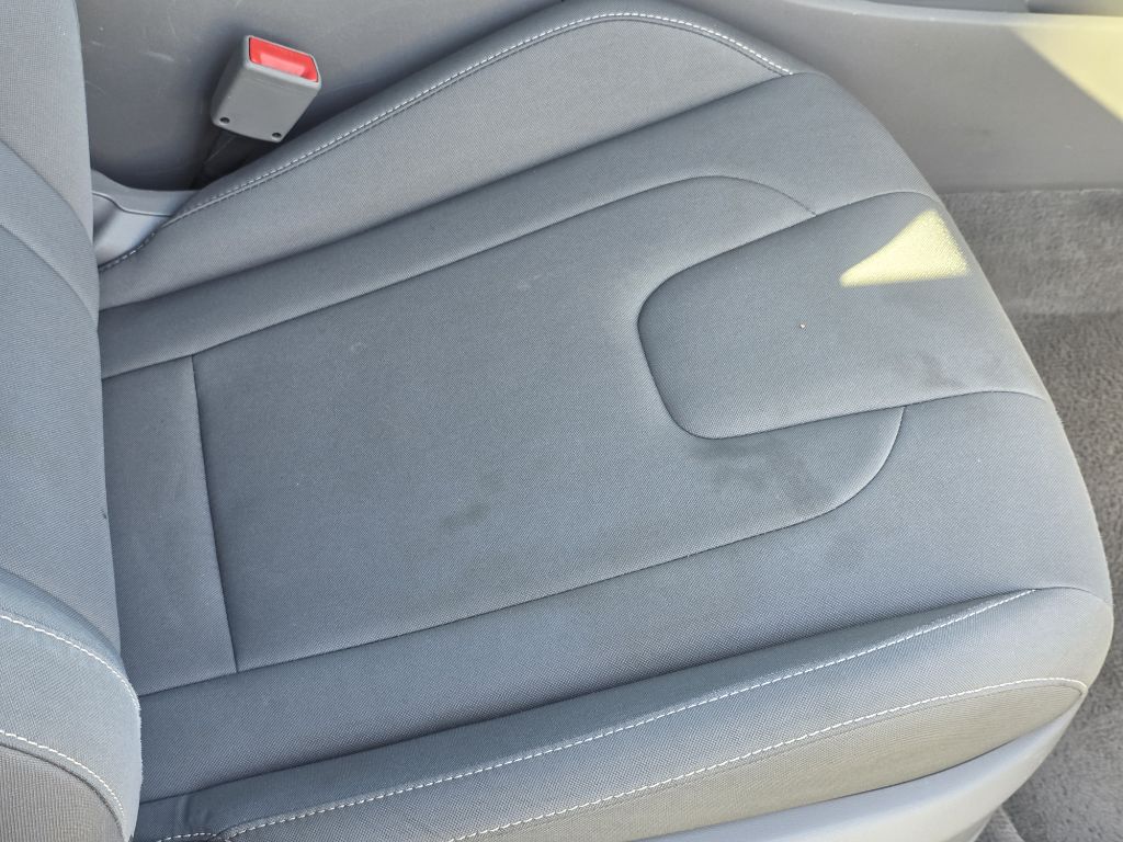 Photo 19 of this HYUNDAI ELANTRA
