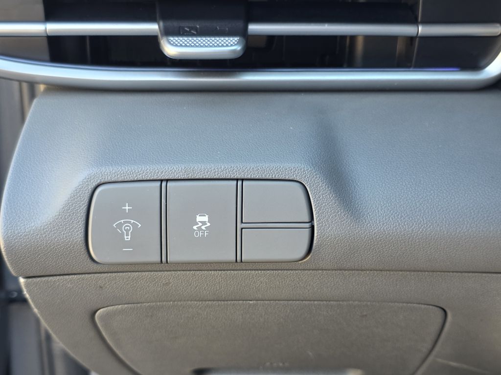 Photo 22 of this HYUNDAI ELANTRA