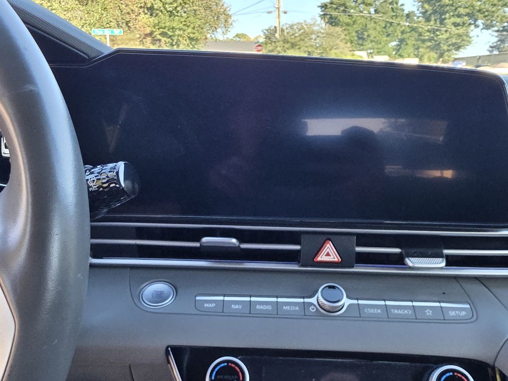 Photo 26 of this HYUNDAI ELANTRA