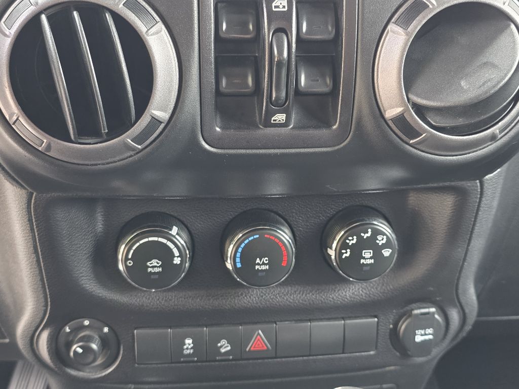 Photo 27 of this JEEP WRANGLER UNLIMI