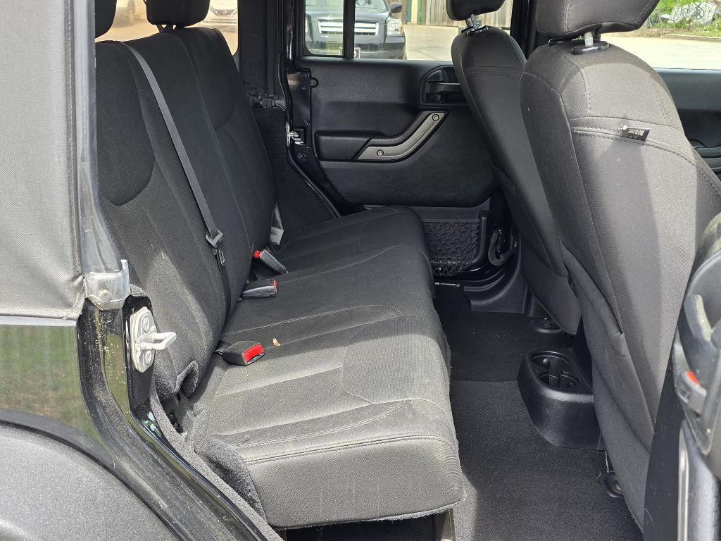 Photo 18 of this JEEP WRANGLER UNLIMI