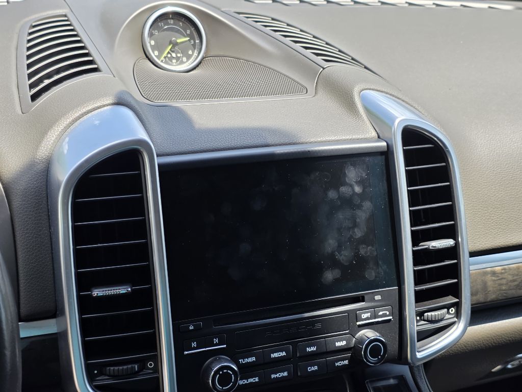 Photo 31 of this PORSCHE CAYENNE