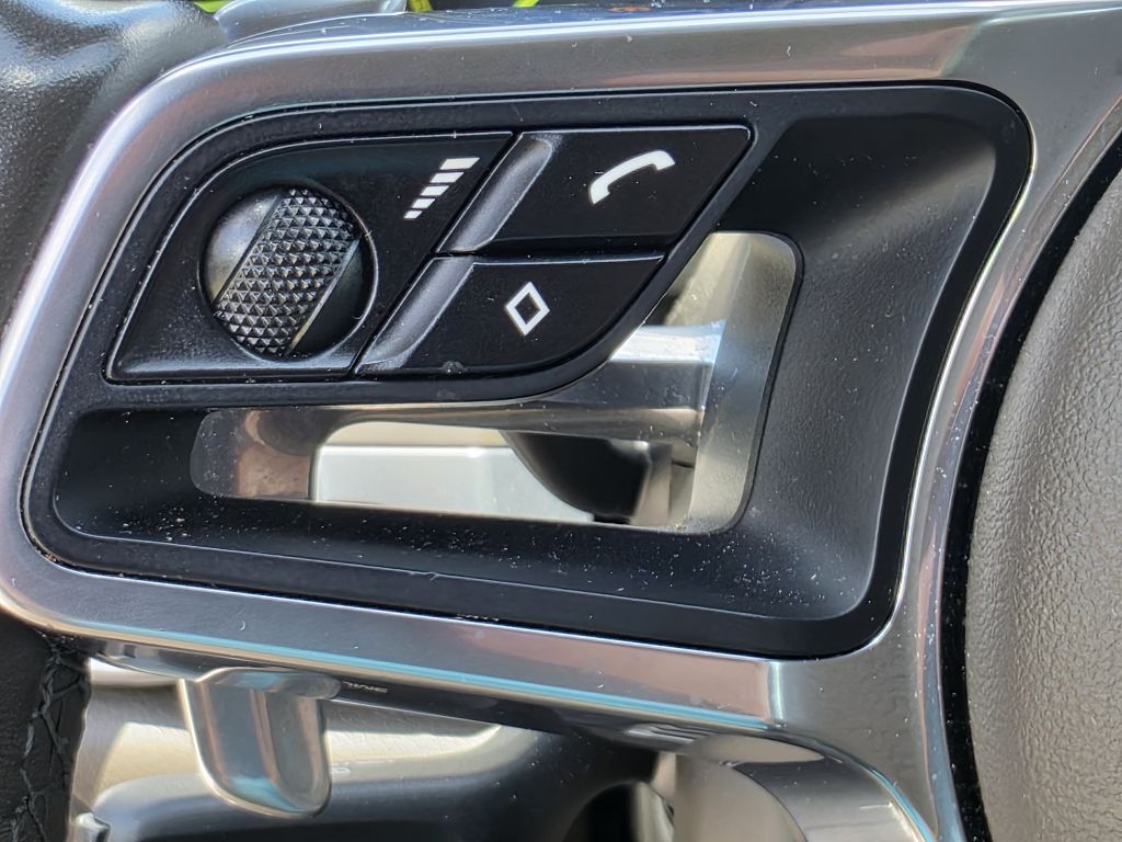 Photo 28 of this PORSCHE CAYENNE