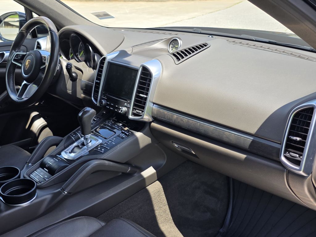 Photo 25 of this PORSCHE CAYENNE