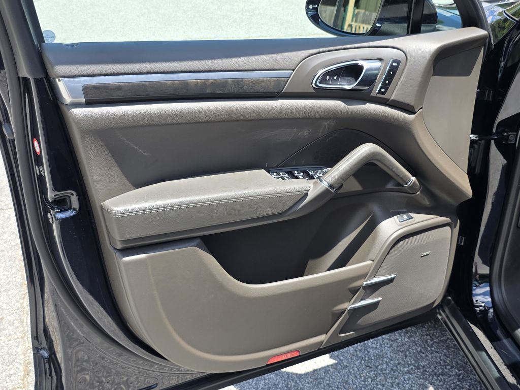 Photo 9 of this PORSCHE CAYENNE