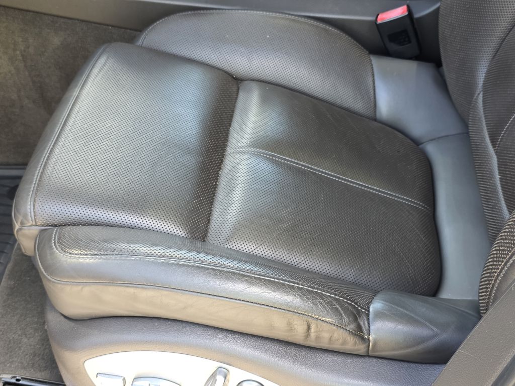 Photo 12 of this PORSCHE CAYENNE