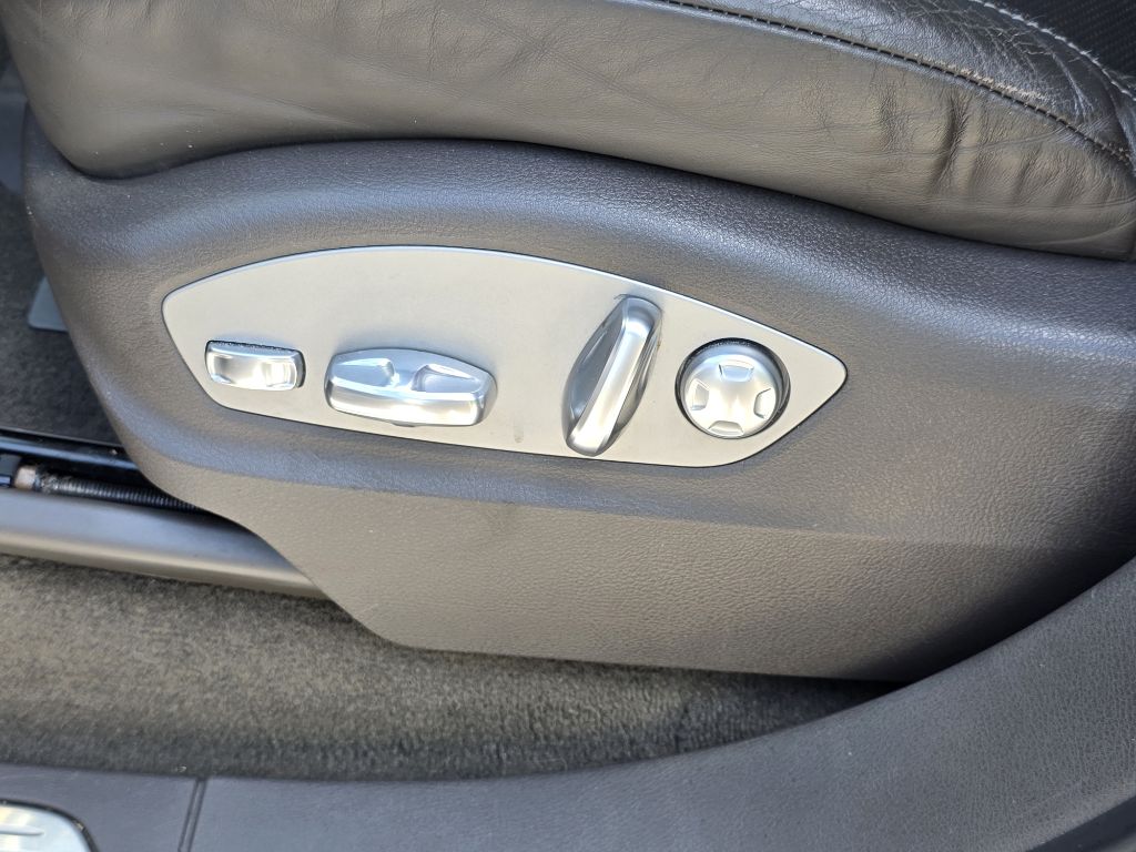 Photo 11 of this PORSCHE CAYENNE