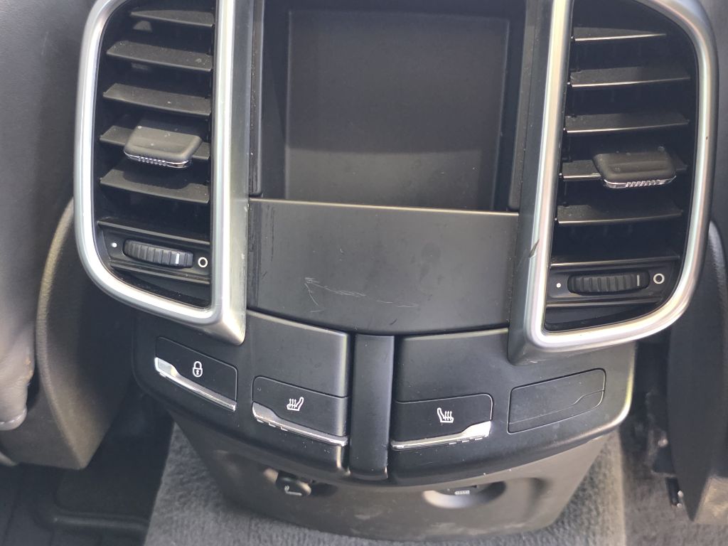Photo 21 of this PORSCHE CAYENNE