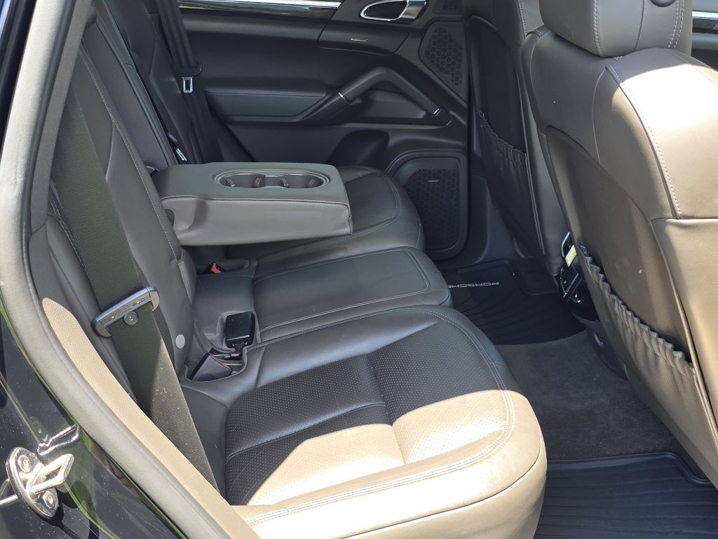 Photo 20 of this PORSCHE CAYENNE