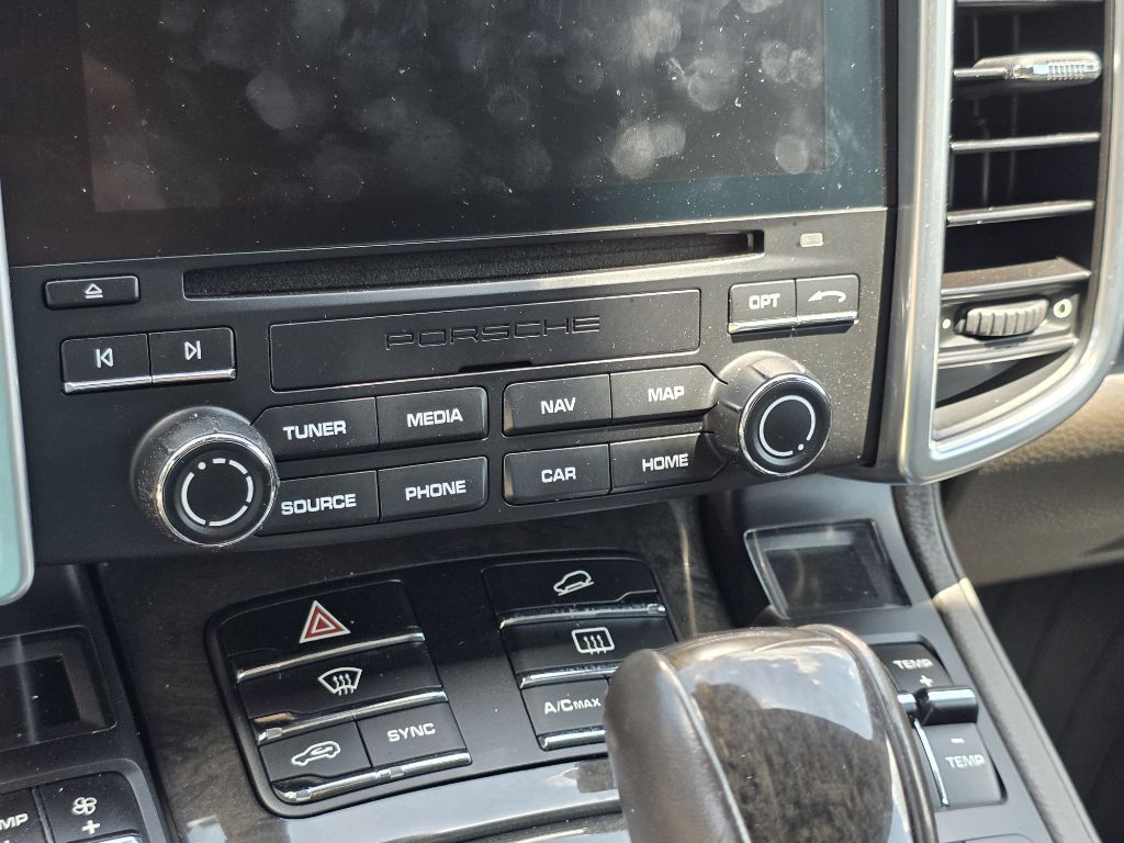 Photo 32 of this PORSCHE CAYENNE