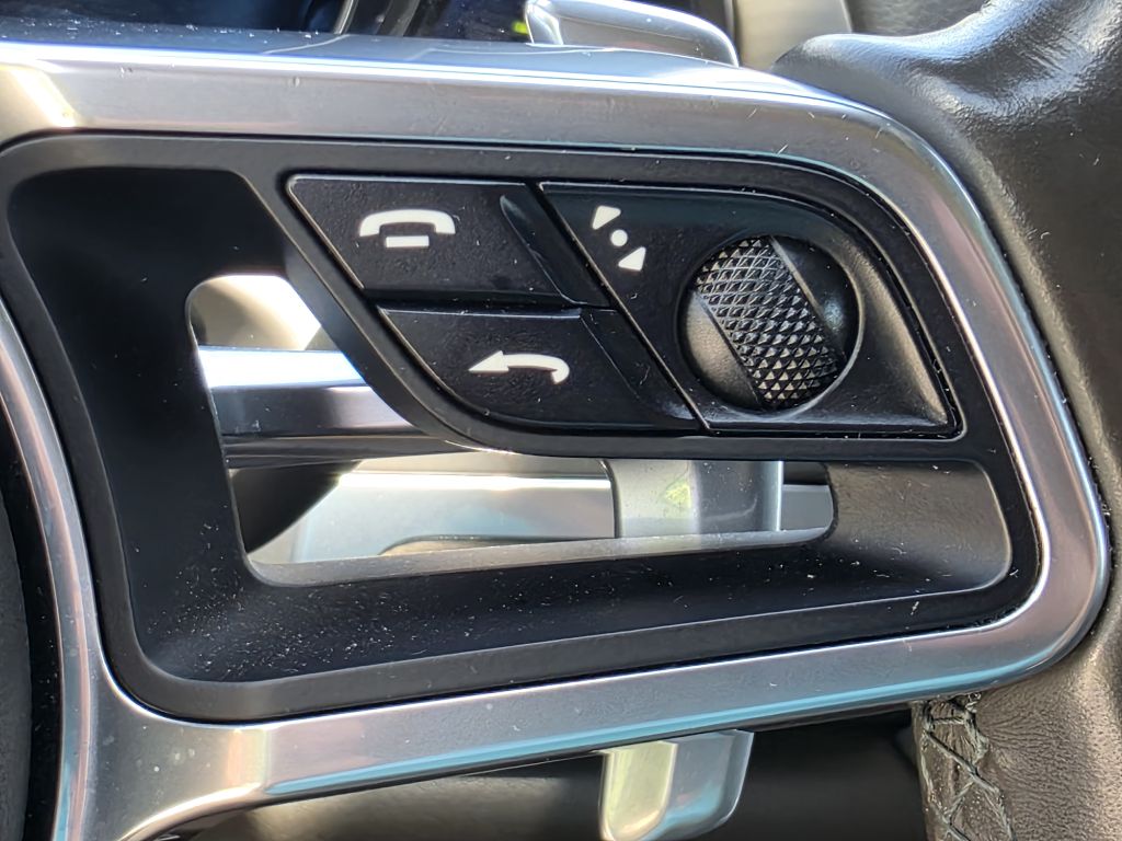 Photo 29 of this PORSCHE CAYENNE
