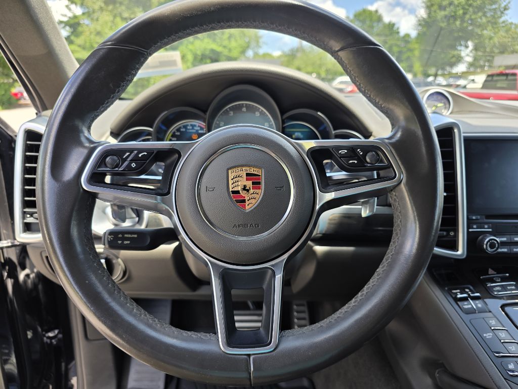 Photo 30 of this PORSCHE CAYENNE