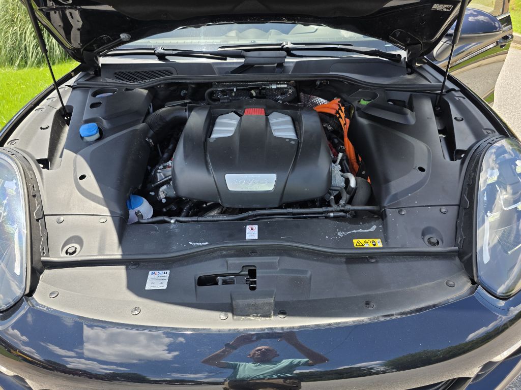 Photo 26 of this PORSCHE CAYENNE