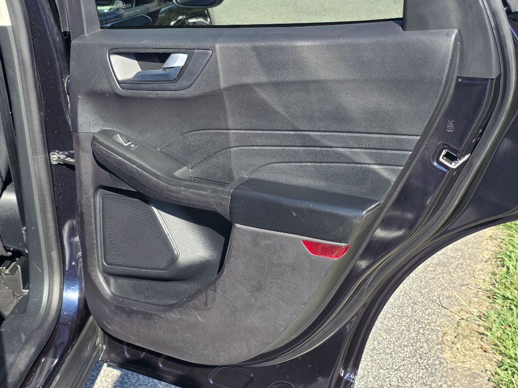 Photo 17 of this FORD ESCAPE