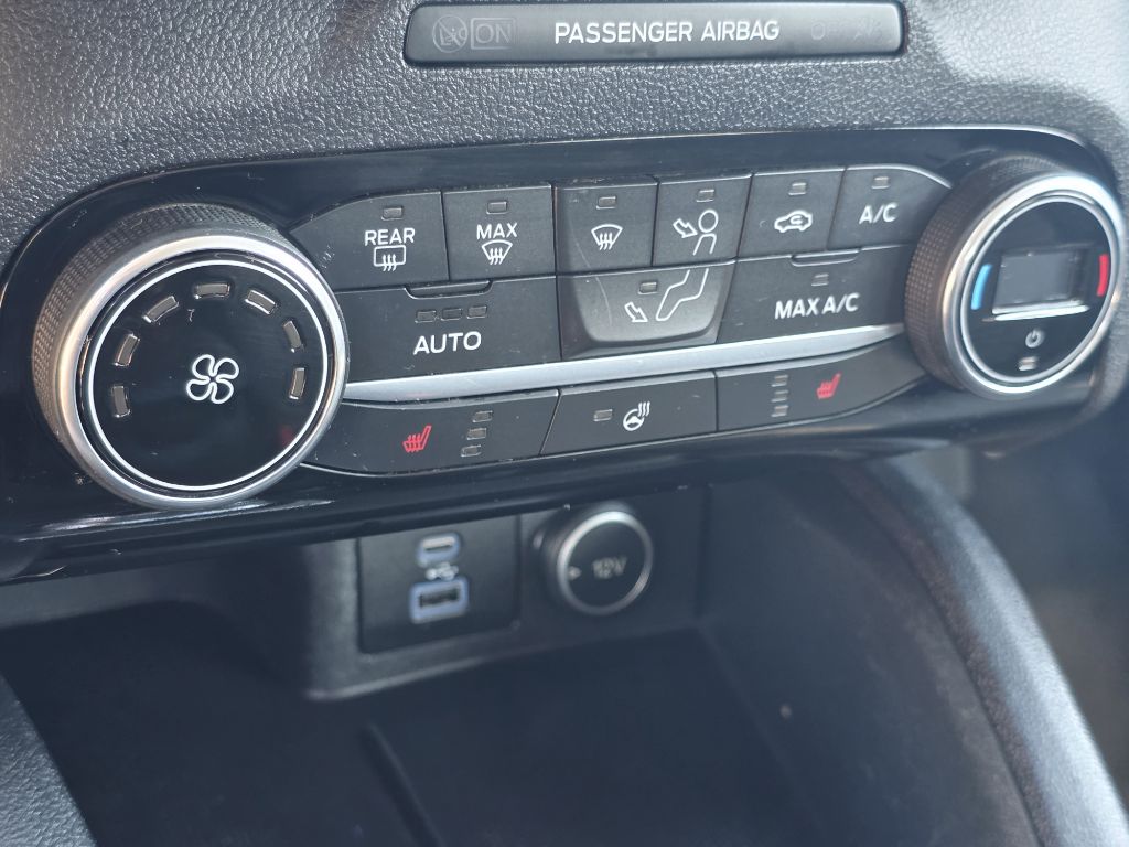 Photo 30 of this FORD ESCAPE
