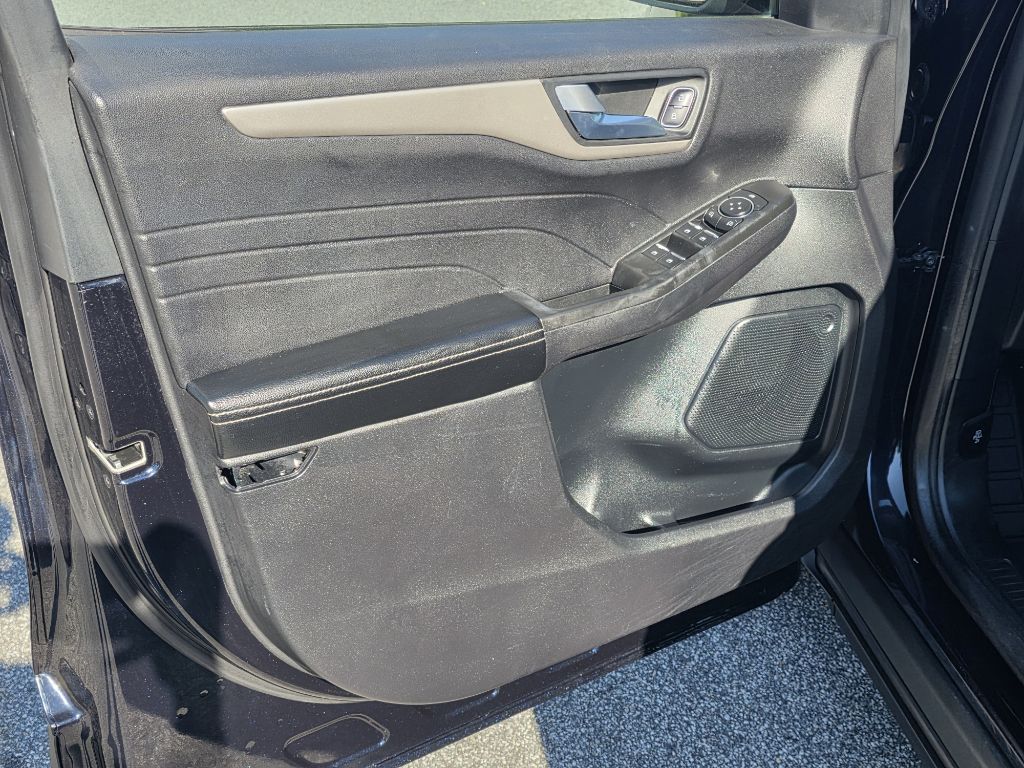 Photo 9 of this FORD ESCAPE