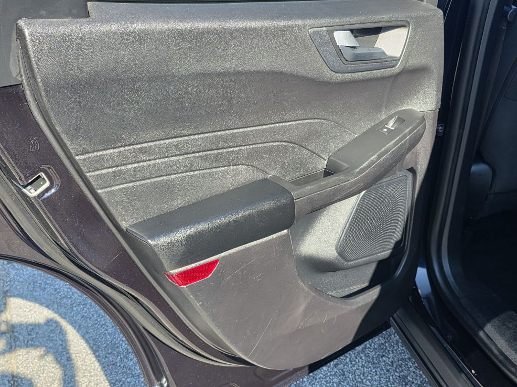 Photo 13 of this FORD ESCAPE