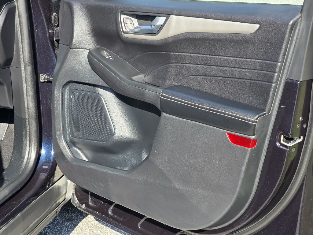Photo 20 of this FORD ESCAPE