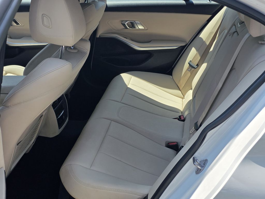 Photo 16 of this BMW 330I
