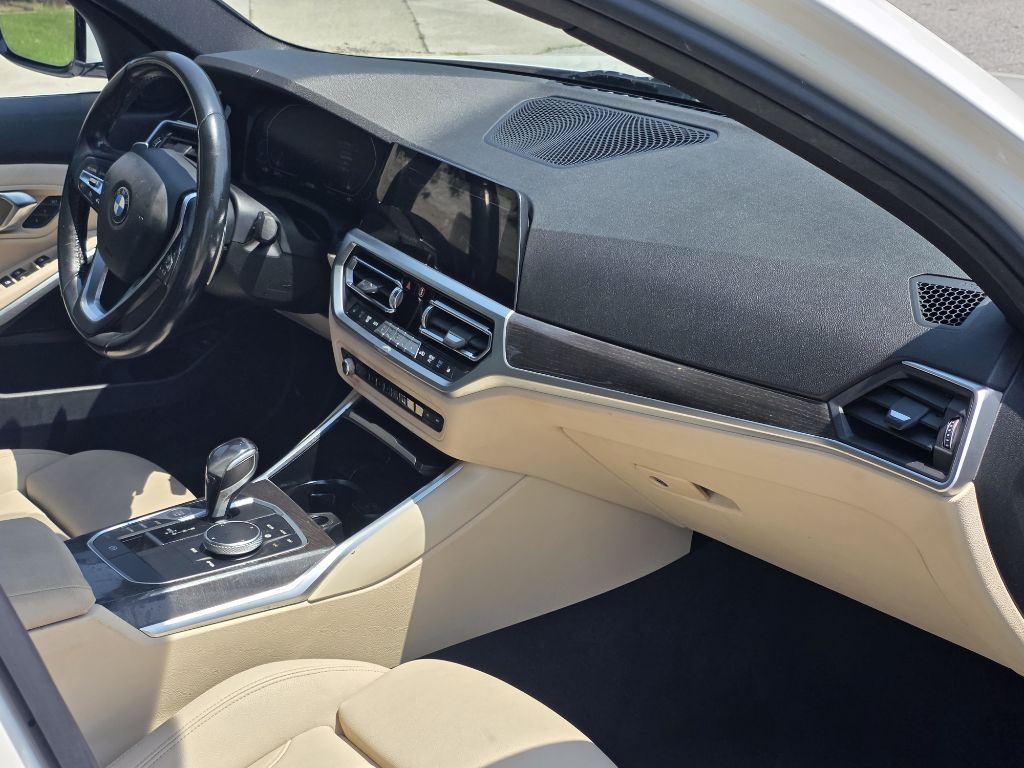 Photo 23 of this BMW 330I