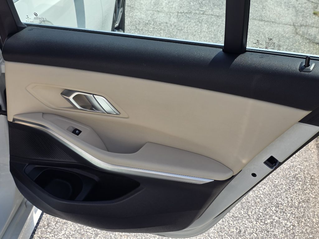 Photo 18 of this BMW 330I