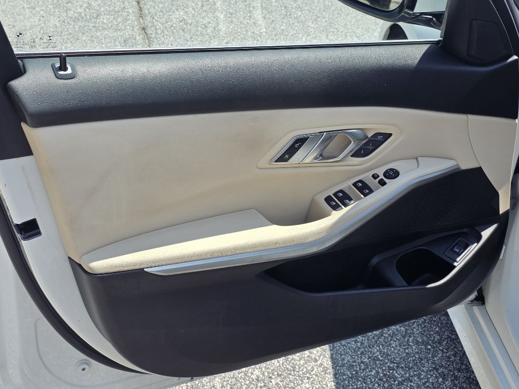 Photo 9 of this BMW 330I