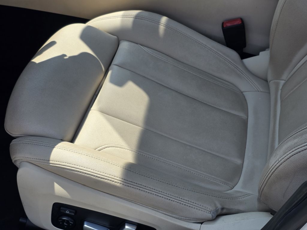 Photo 12 of this BMW 330I