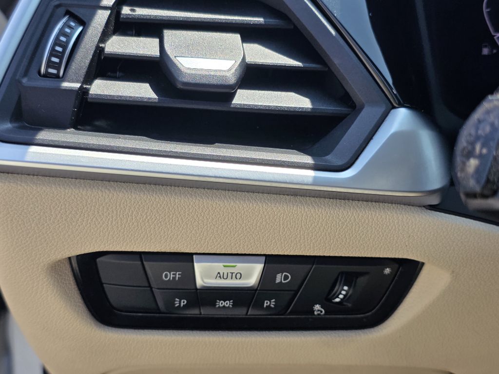 Photo 25 of this BMW 330I
