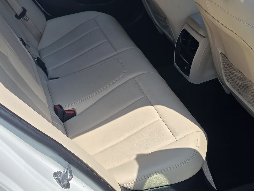 Photo 19 of this BMW 330I