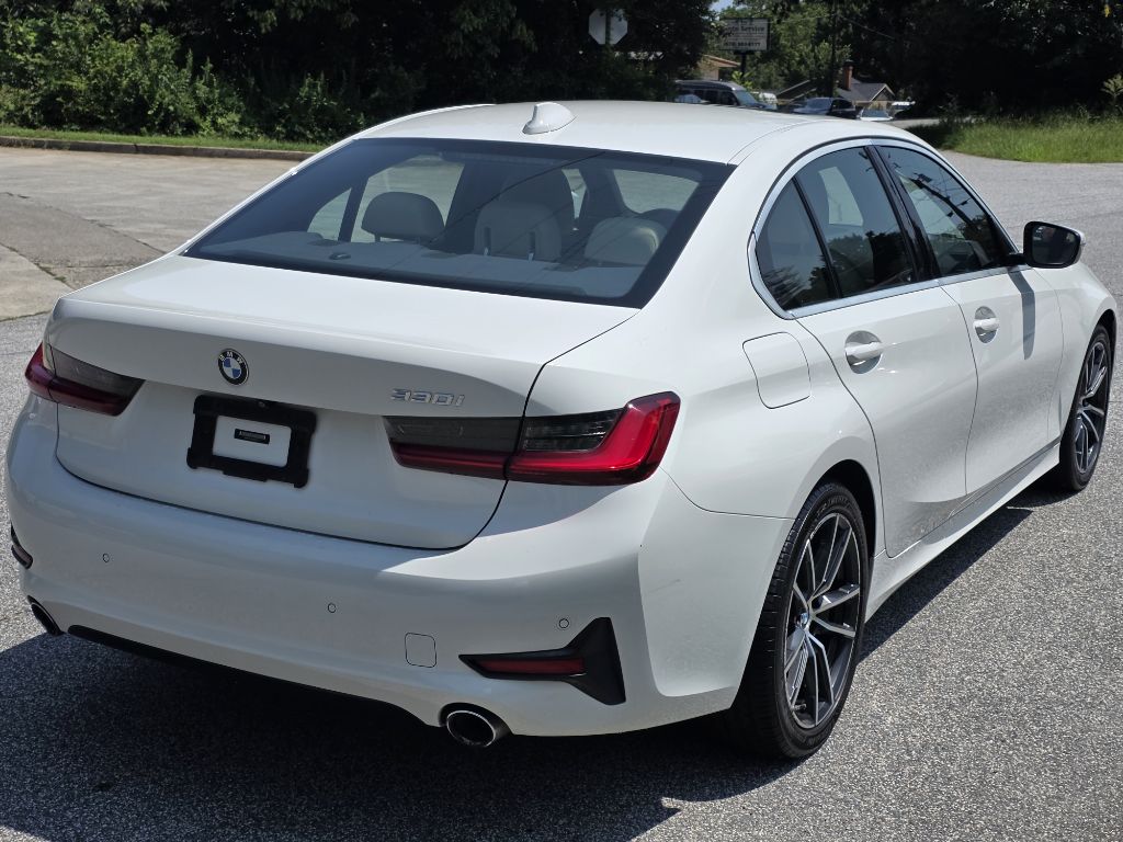 Photo 5 of this BMW 330I