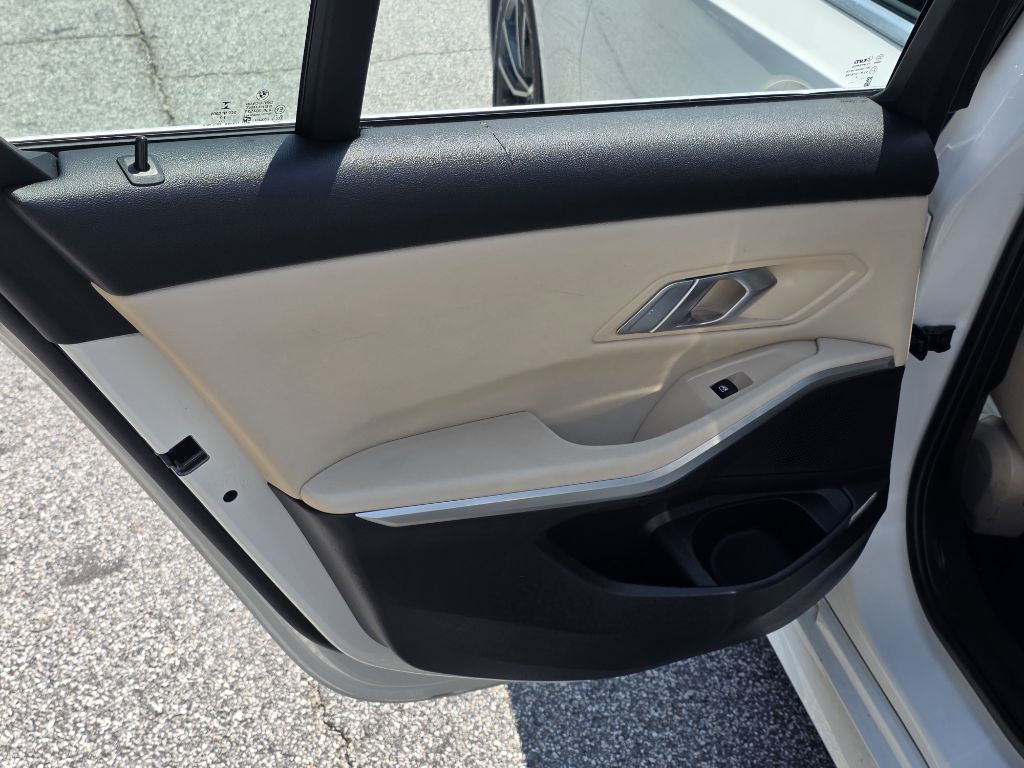 Photo 15 of this BMW 330I