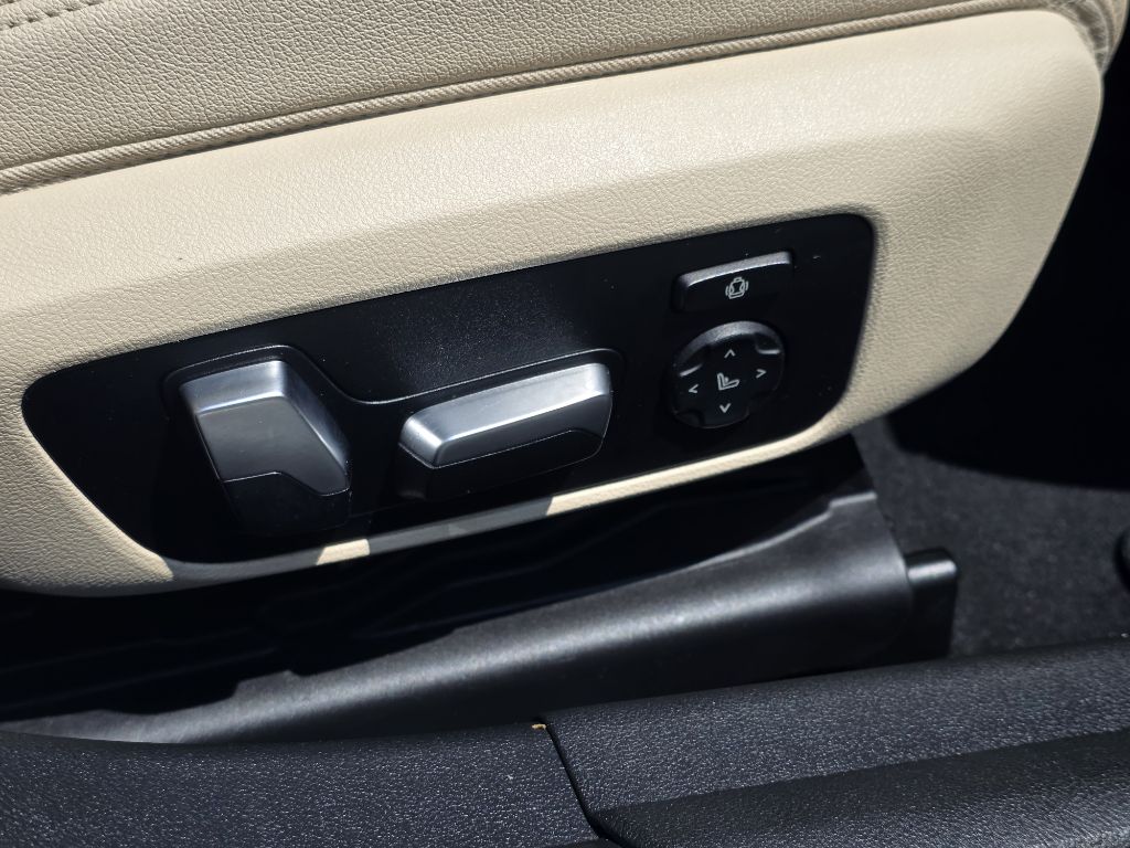 Photo 21 of this BMW 330I