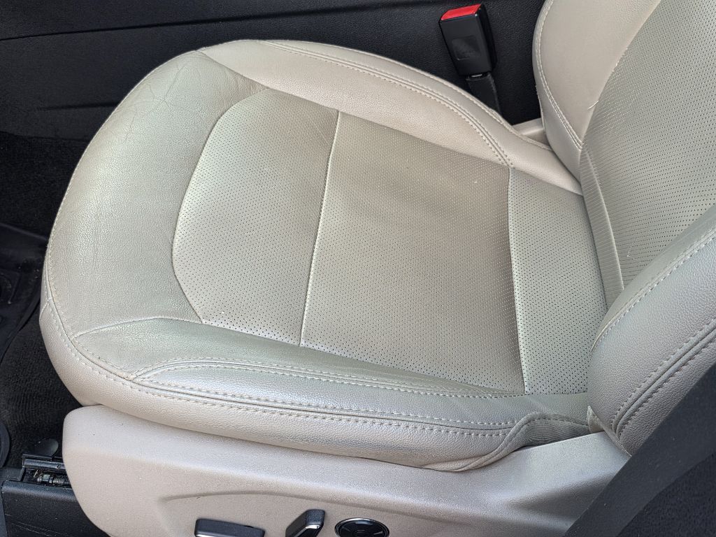 Photo 11 of this FORD EXPLORER