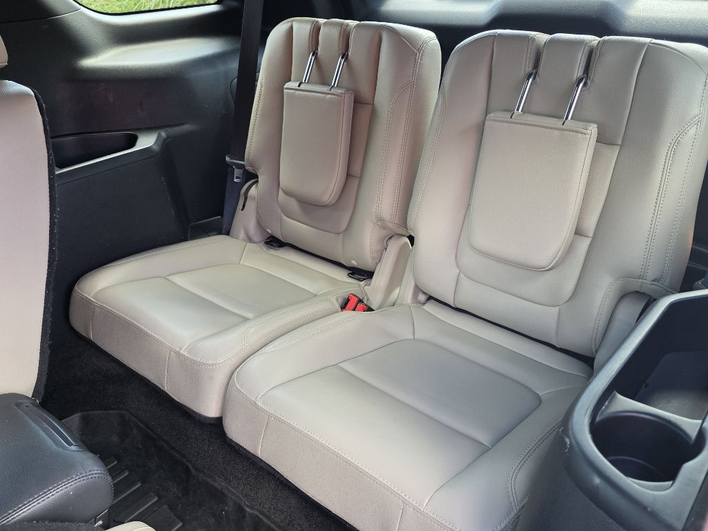 Photo 18 of this FORD EXPLORER