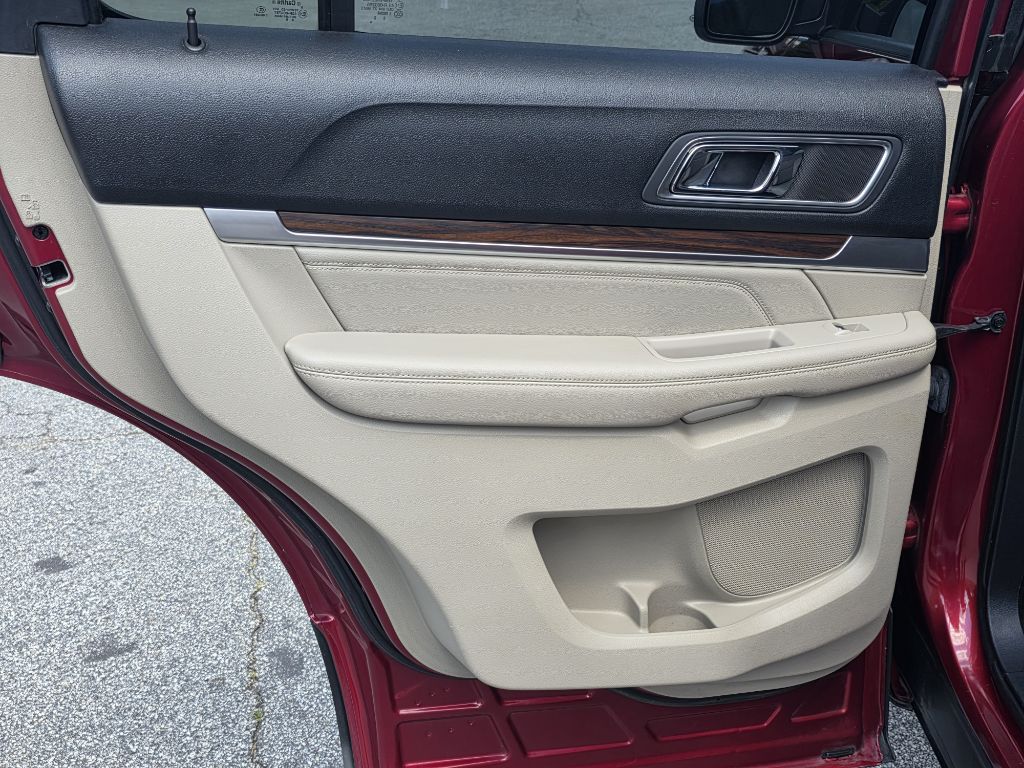 Photo 16 of this FORD EXPLORER