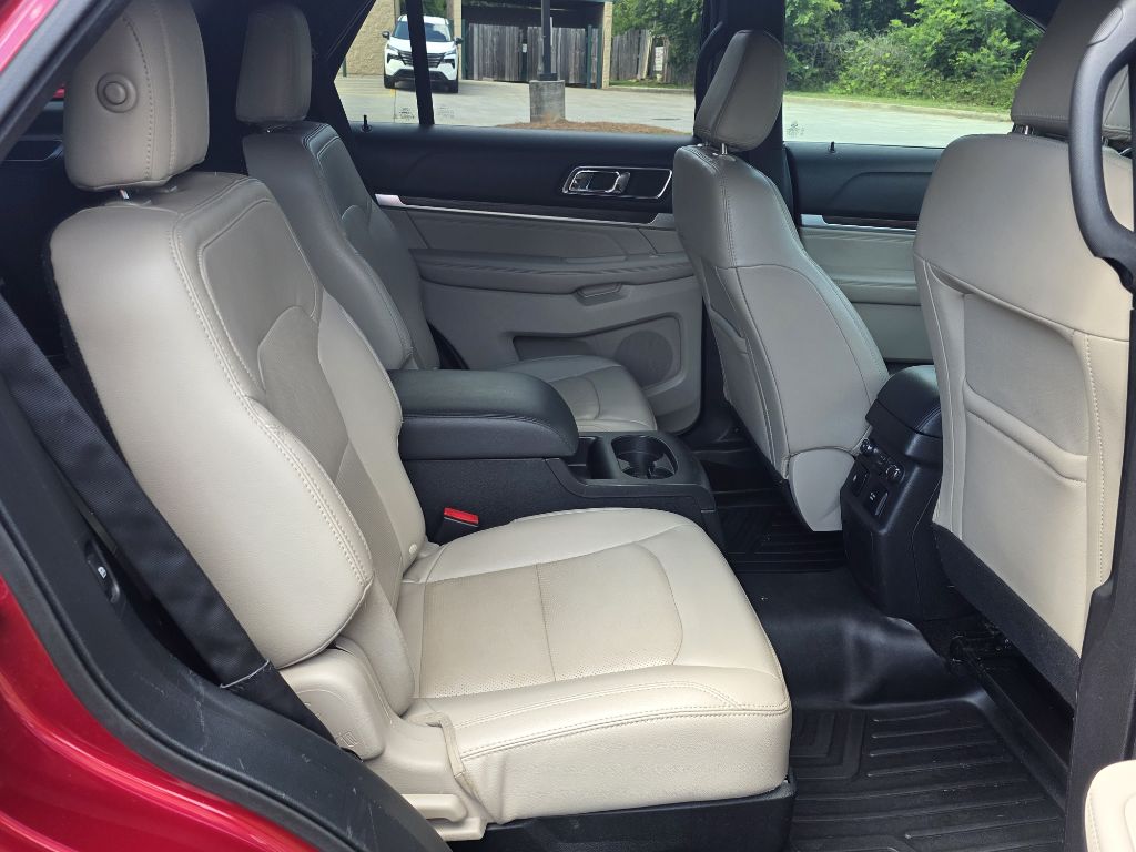 Photo 21 of this FORD EXPLORER