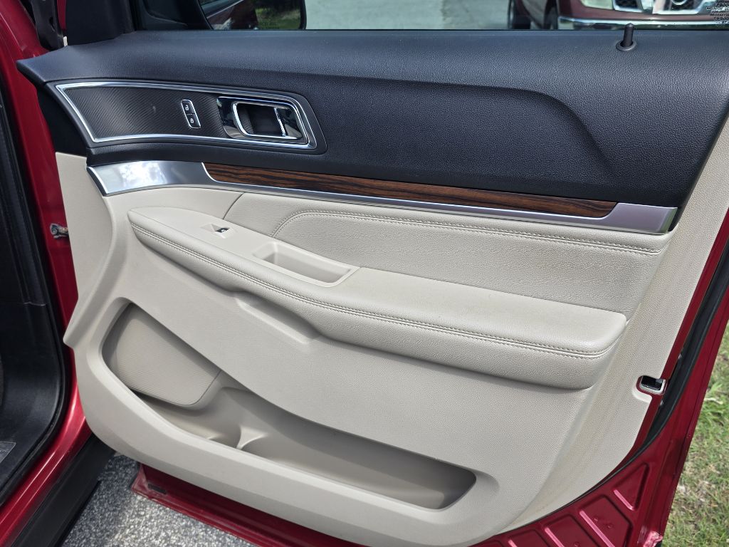 Photo 25 of this FORD EXPLORER