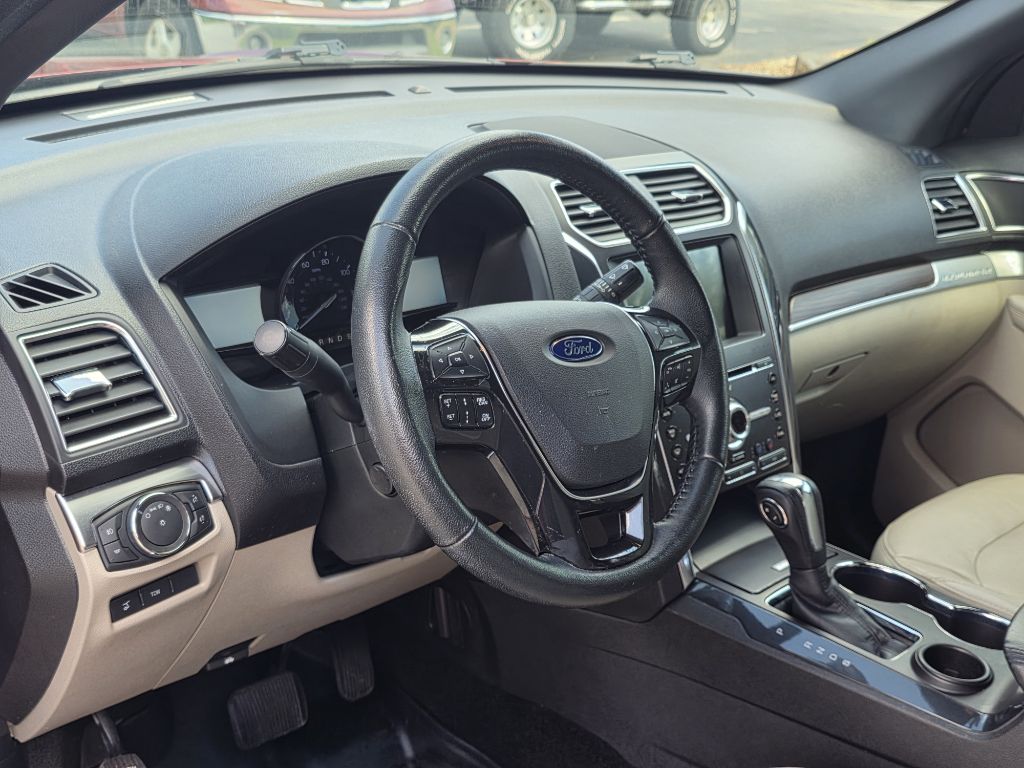 Photo 15 of this FORD EXPLORER