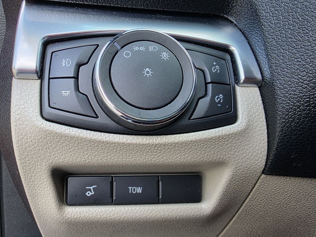 Photo 31 of this FORD EXPLORER