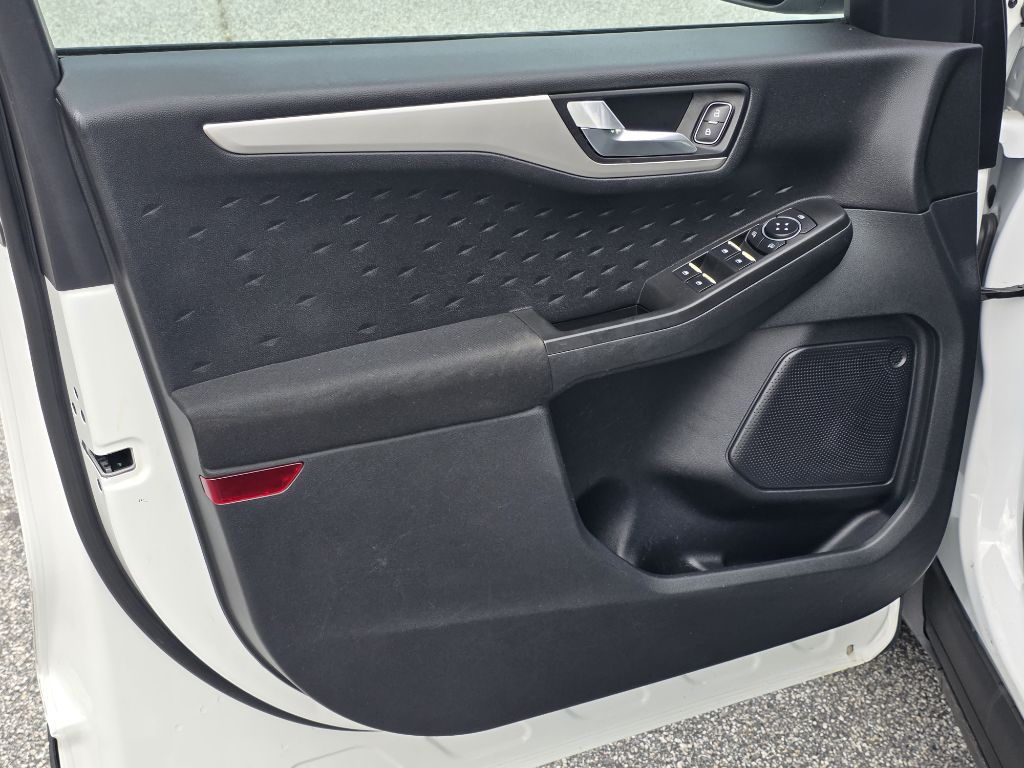 Photo 9 of this FORD ESCAPE