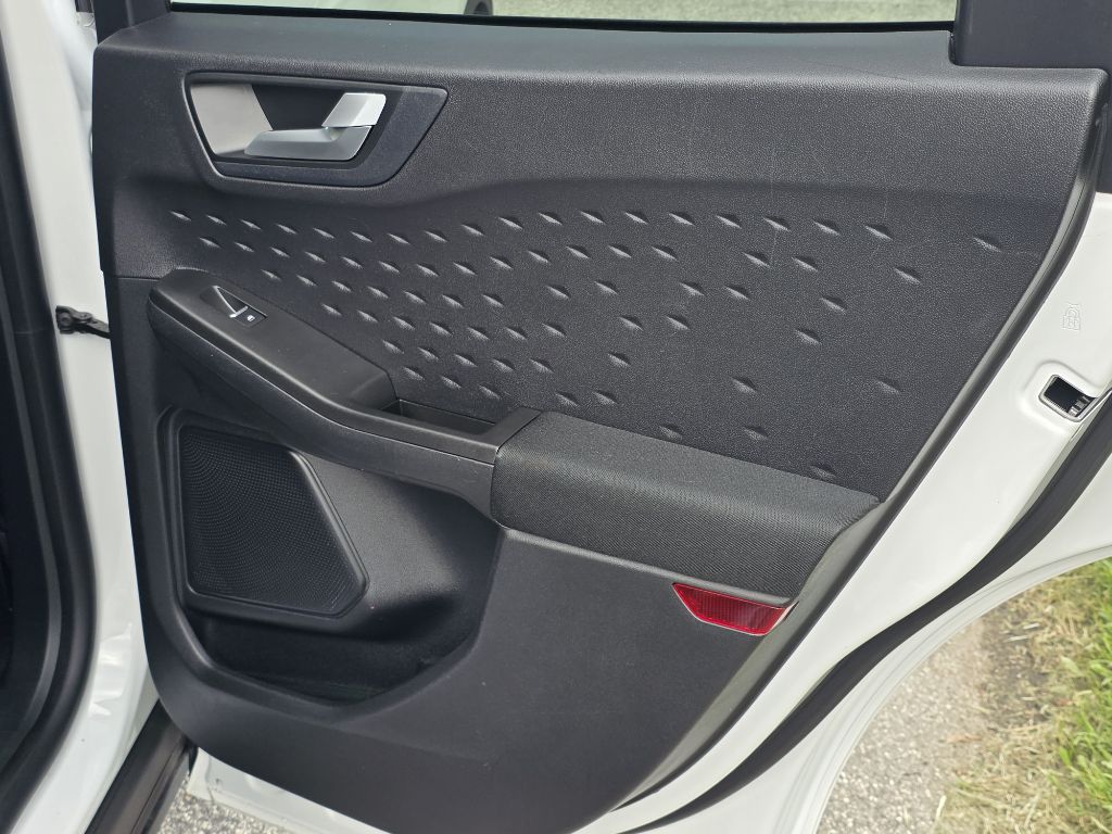 Photo 16 of this FORD ESCAPE