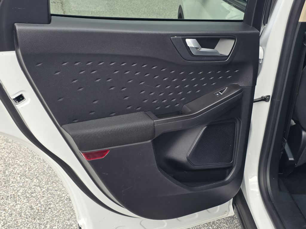 Photo 13 of this FORD ESCAPE