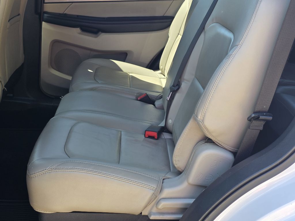 Photo 15 of this FORD EXPLORER