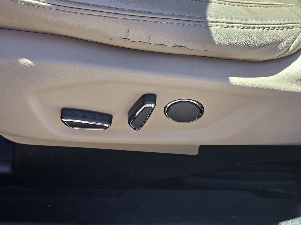 Photo 11 of this FORD EXPLORER