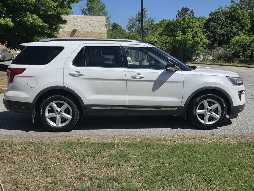Photo 6 of this FORD EXPLORER