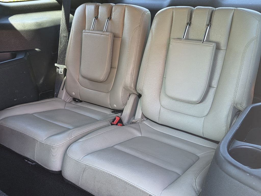 Photo 16 of this FORD EXPLORER