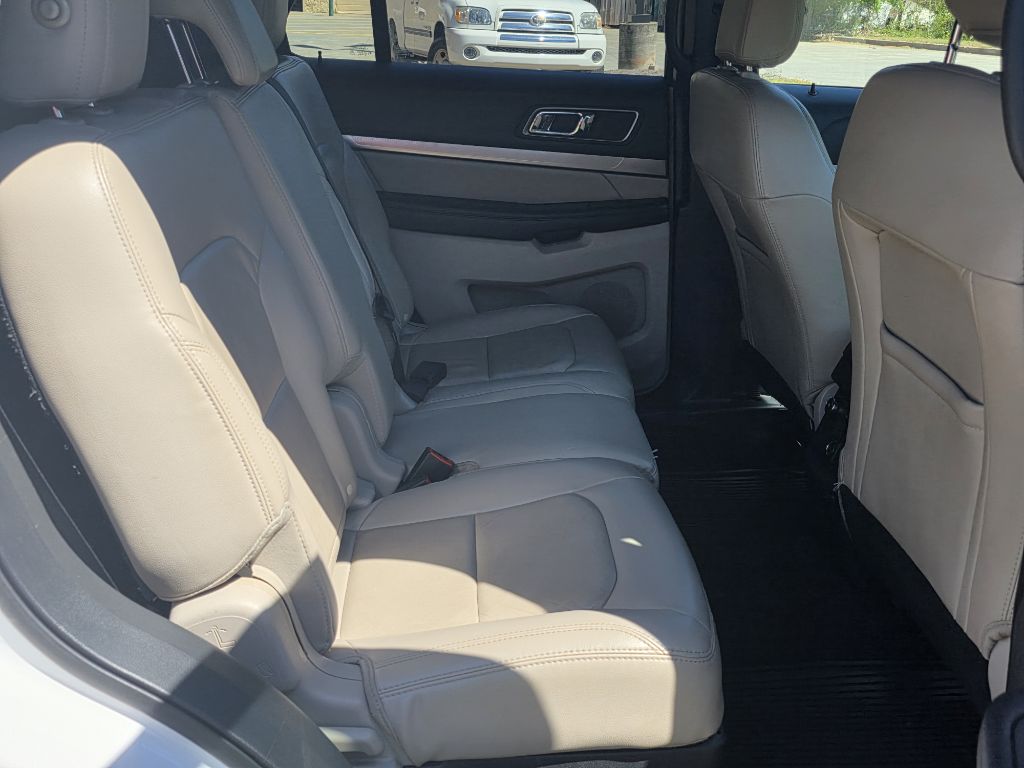Photo 20 of this FORD EXPLORER