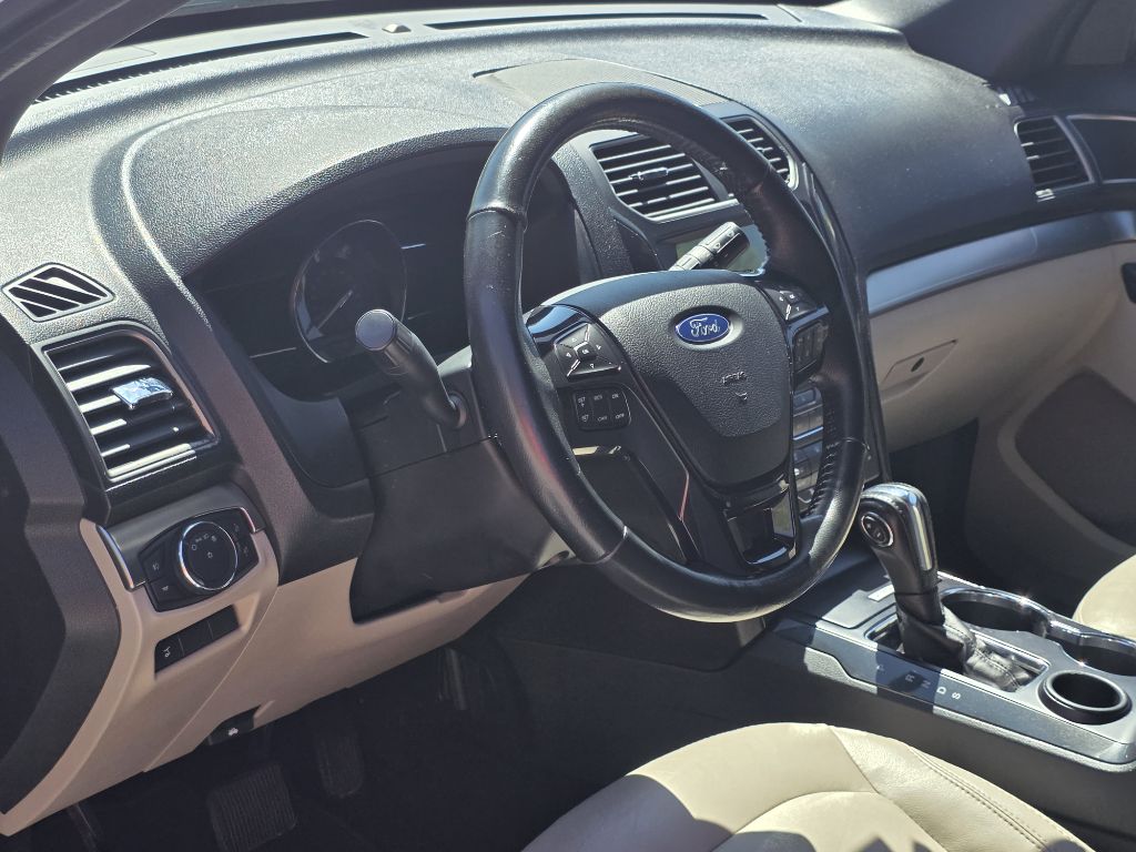 Photo 13 of this FORD EXPLORER