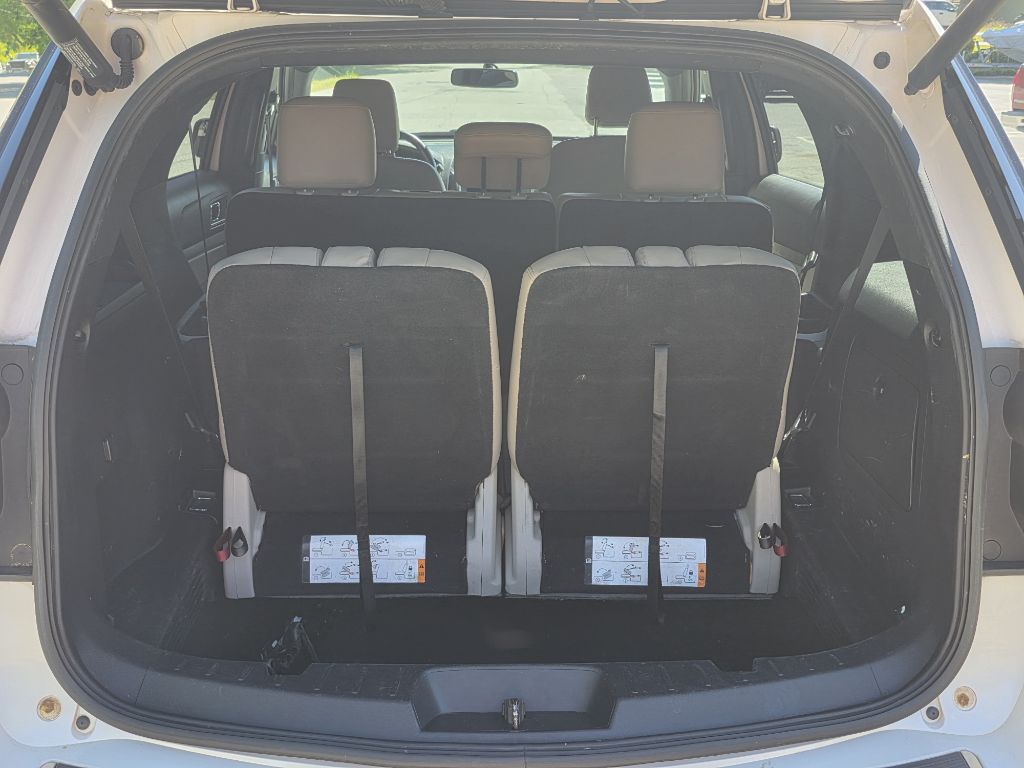 Photo 17 of this FORD EXPLORER