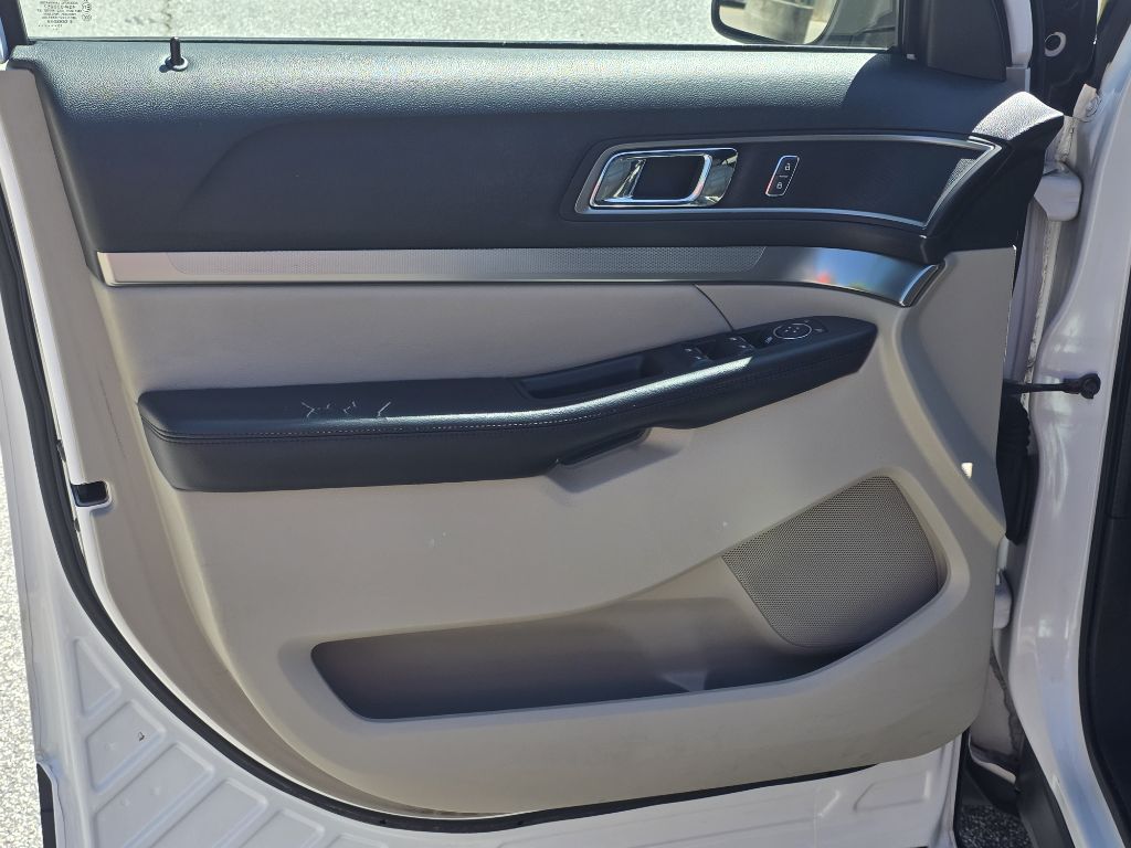 Photo 9 of this FORD EXPLORER